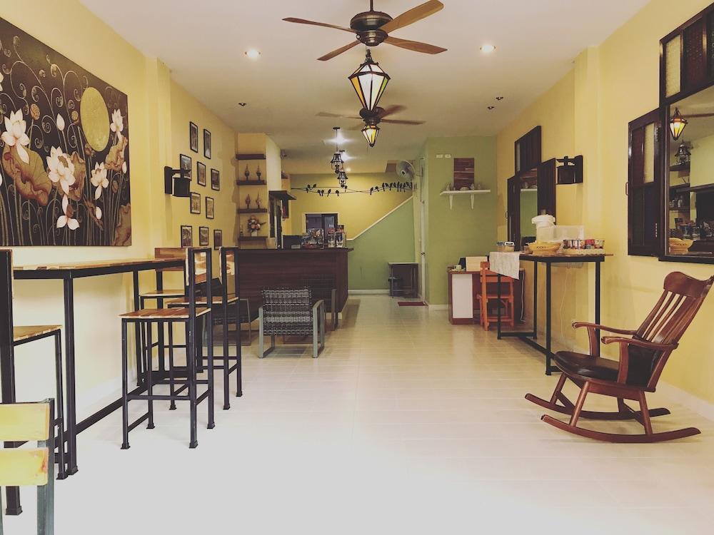 Phuket Racha Kata Homestay Extérieur photo