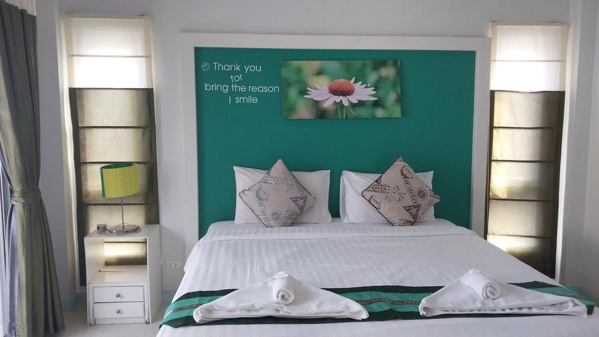 Phuket Racha Kata Homestay Extérieur photo