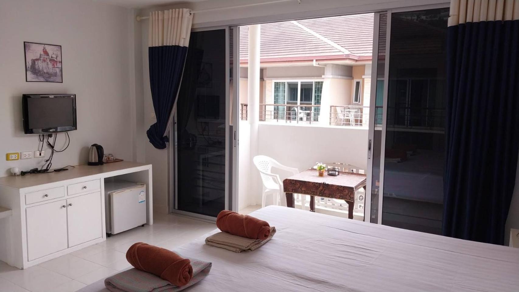 Phuket Racha Kata Homestay Extérieur photo