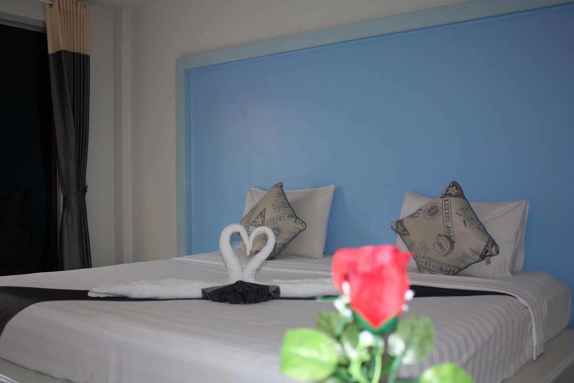 Phuket Racha Kata Homestay Extérieur photo