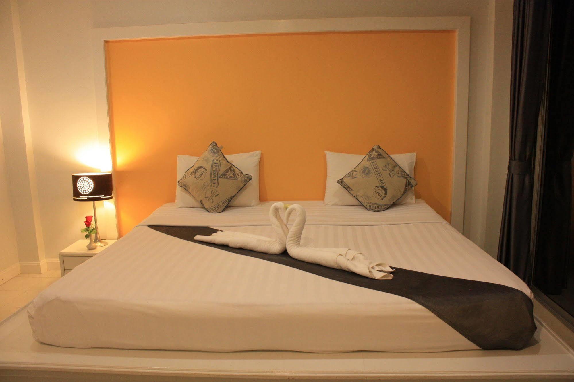 Phuket Racha Kata Homestay Extérieur photo