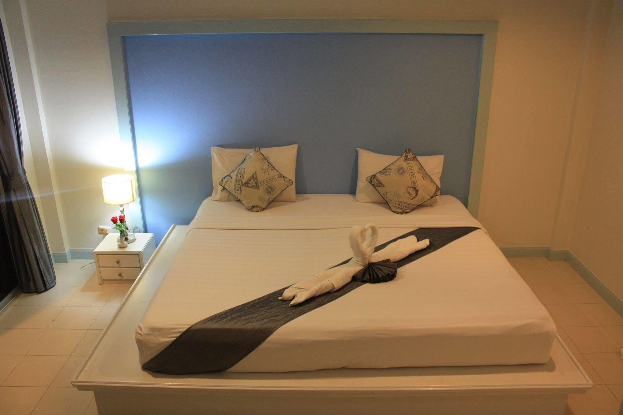 Phuket Racha Kata Homestay Extérieur photo