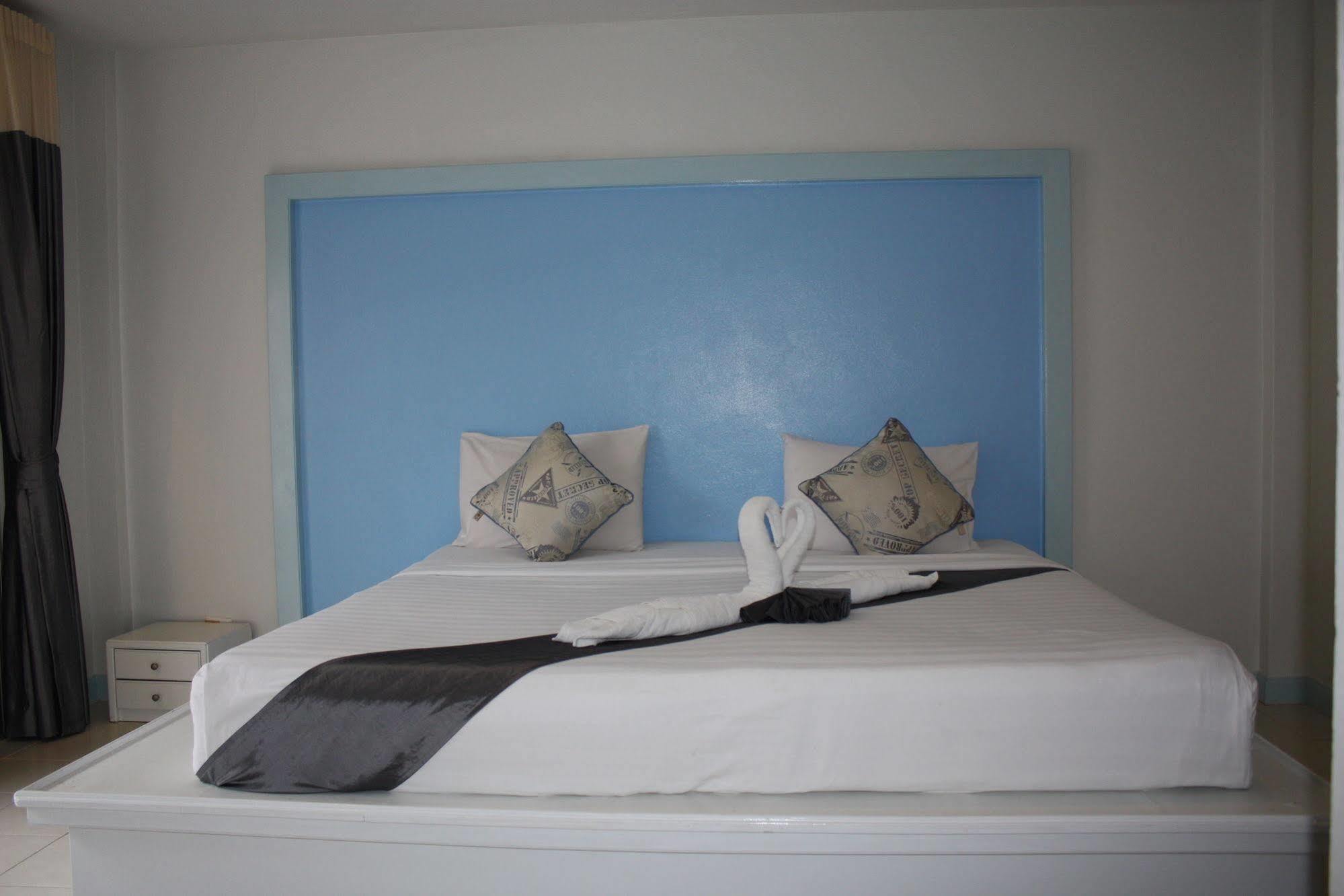 Phuket Racha Kata Homestay Extérieur photo